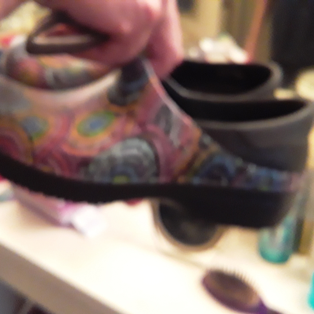 LADIES SHOES - Picture 2 of 4
